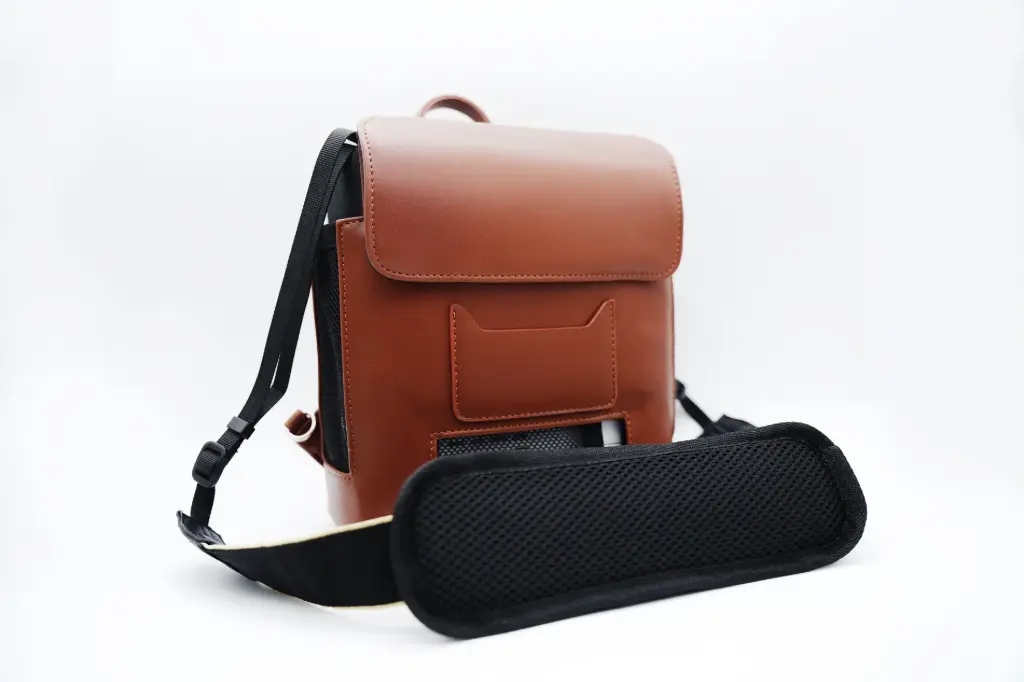 Carrying case + All strapsBrown leather carrying bag (no logo) with shoulder strap, waist belt, and backpack straps.